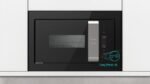 Prednji pogled na Gorenje Ora-Ïto BM235ORAB mikrotalasnu pećnicu u crnoj boji s inox ručkom